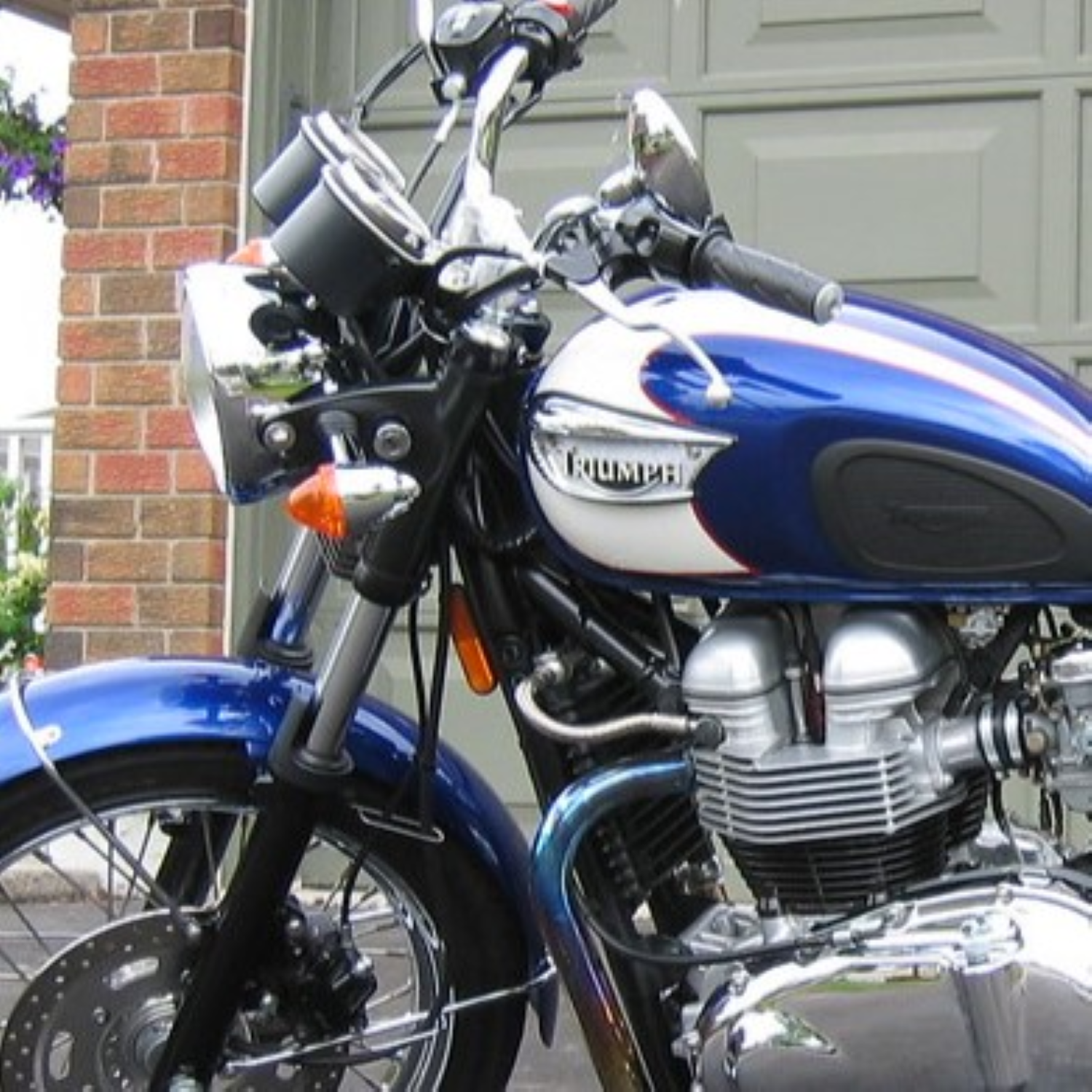 Triumph Sapphire Blue (code JM) Paint Product